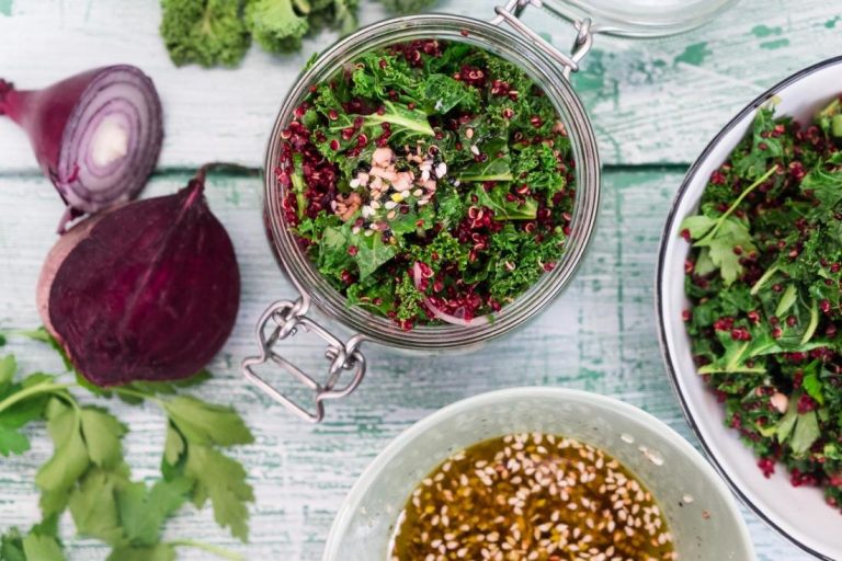 Veganer Quinoa-Salat im Bügelglas