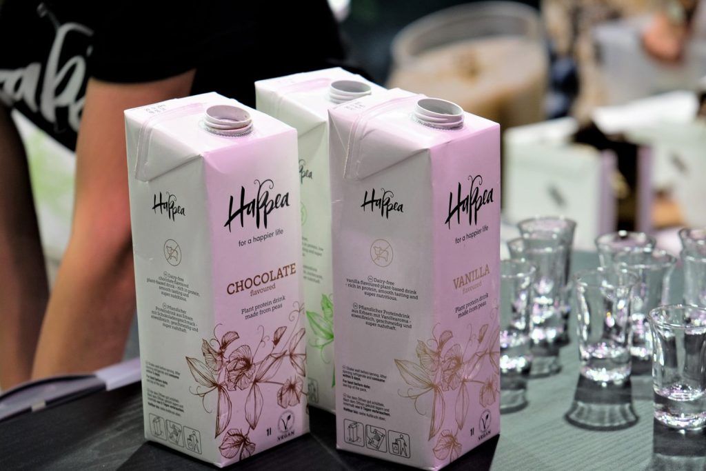 Drei Kartons vegane Milch auf der VeggieWorld Zürich 2019