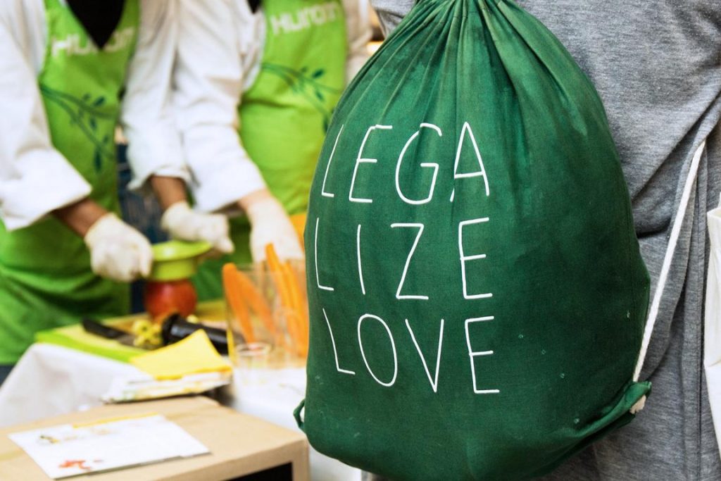 Grüner Legalize Love Beutel