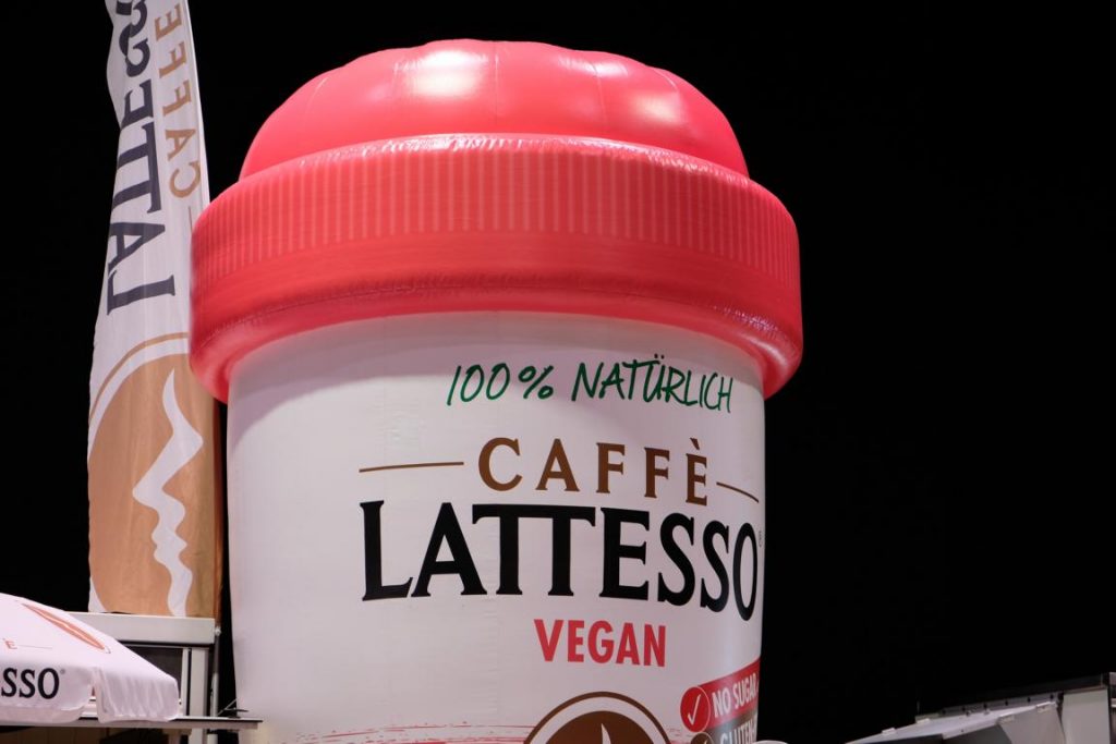 Riesiger Aufblasbarer Kaffeebecher von Caffé Lattesso