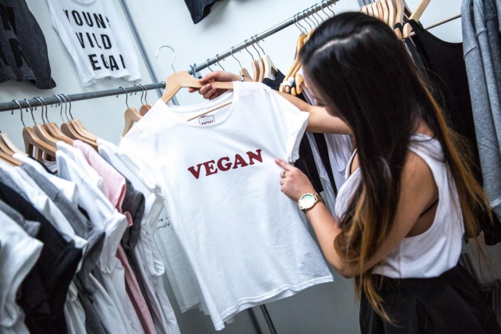 Tshirt mit "Vegan"-Schriftzug